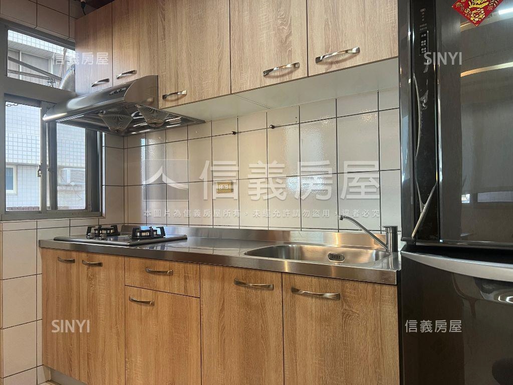 近園區三房車位房屋室內格局與周邊環境