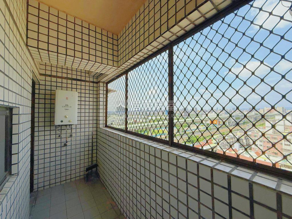 捷運次排視野三房坡道車位房屋室內格局與周邊環境