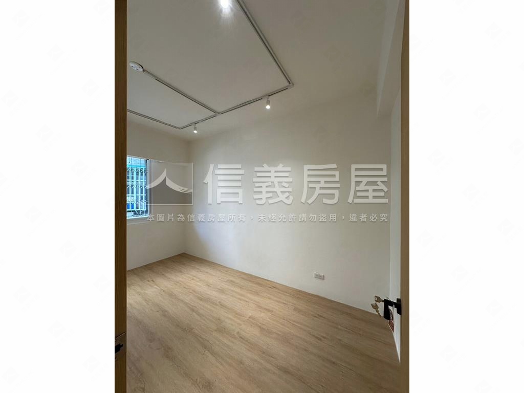 全新翻修捷運三樓美寓房屋室內格局與周邊環境