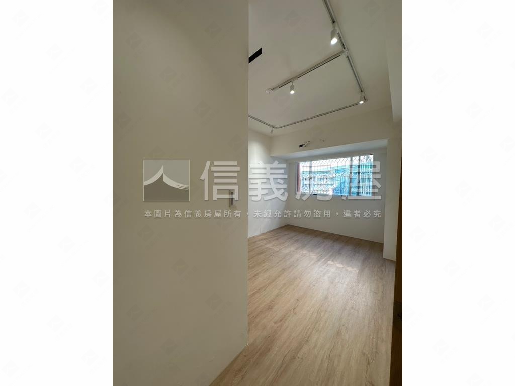 全新翻修捷運三樓美寓房屋室內格局與周邊環境