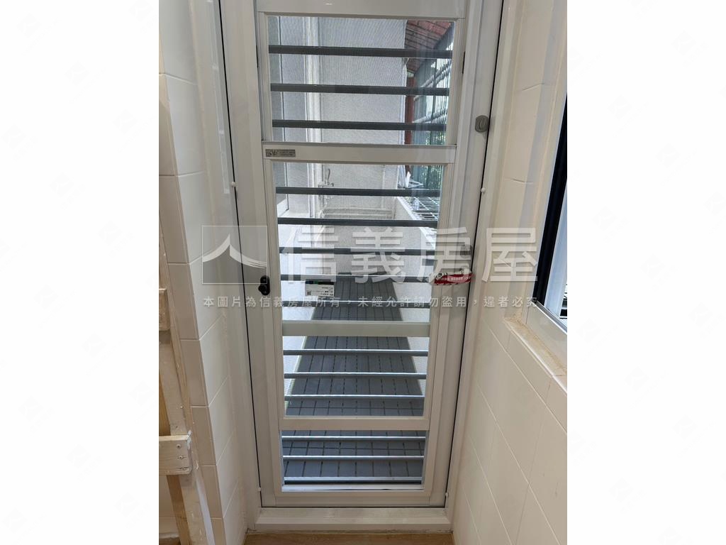 全新翻修捷運三樓美寓房屋室內格局與周邊環境