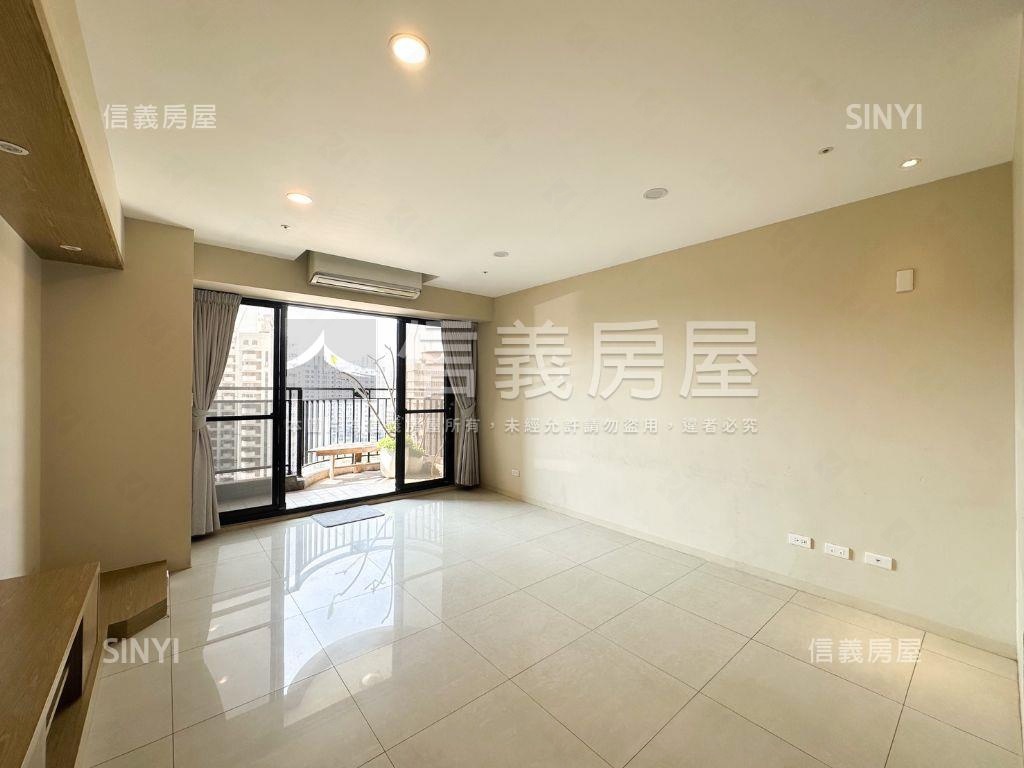 巨蛋芳崗領市館三房平車房屋室內格局與周邊環境