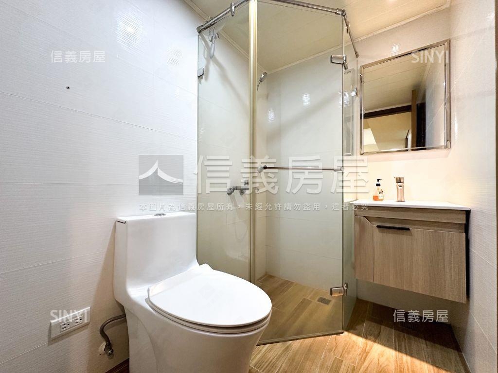 巨蛋芳崗領市館三房平車房屋室內格局與周邊環境