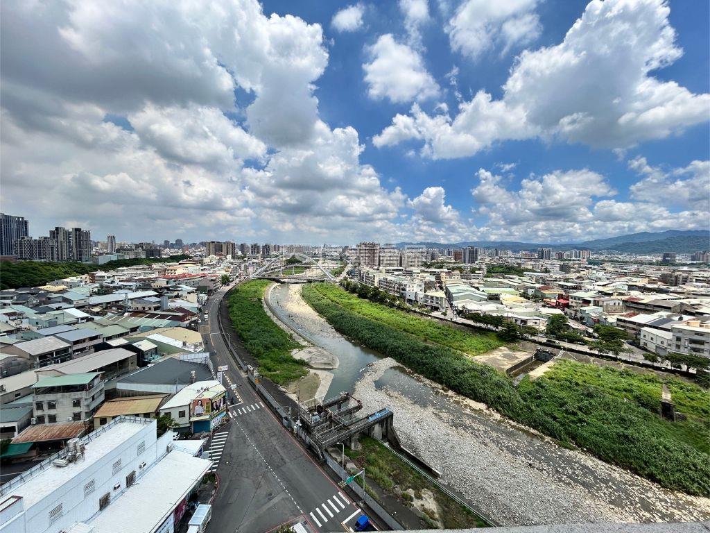東區夏卡爾景觀視野平車房屋室內格局與周邊環境