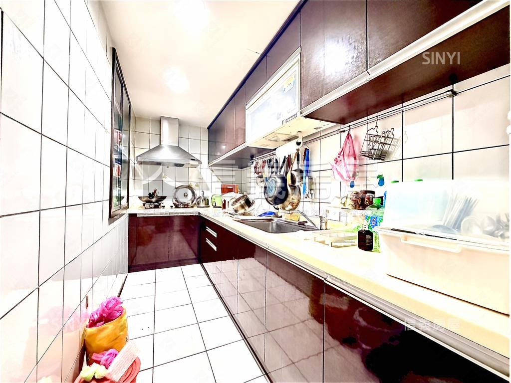 未來捷運二樓美寓房屋室內格局與周邊環境