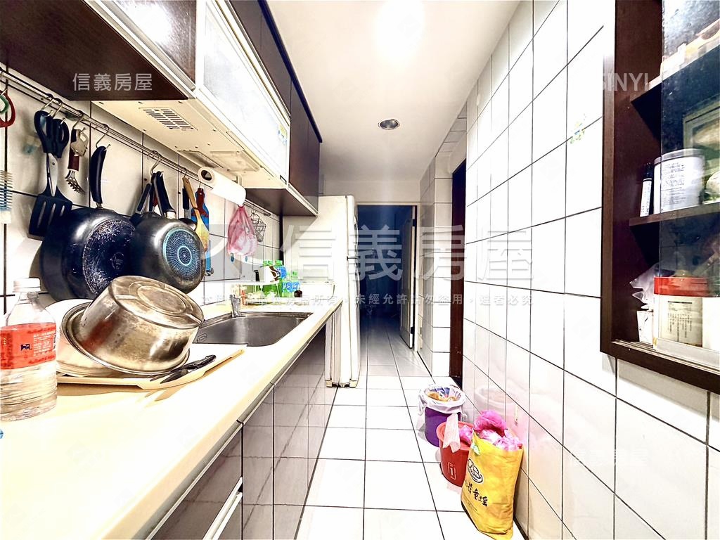 未來捷運二樓美寓房屋室內格局與周邊環境