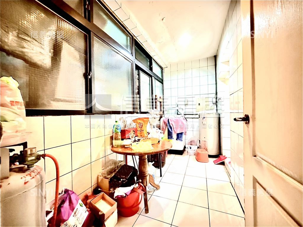 未來捷運二樓美寓房屋室內格局與周邊環境