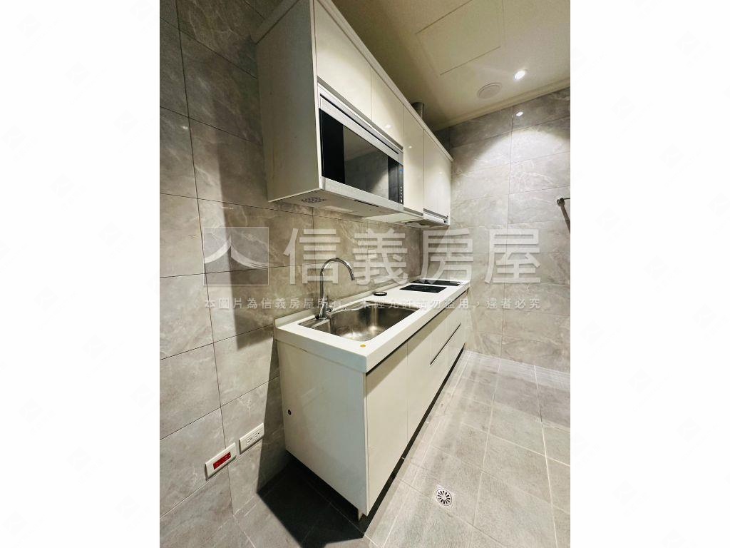 桃園高鐵站前第一排金商辦房屋室內格局與周邊環境