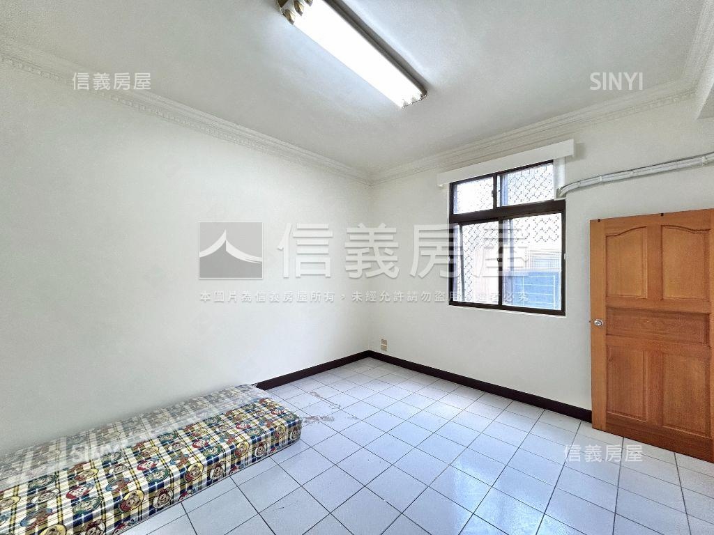大鵬路吃市邊間大透天房屋室內格局與周邊環境