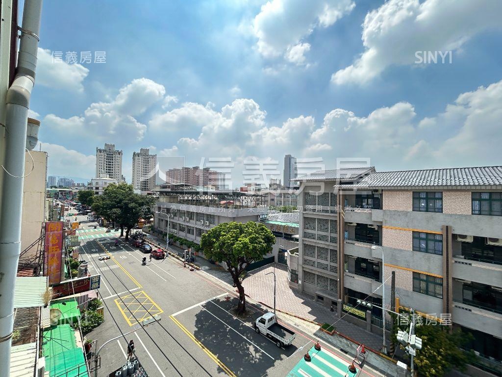 大鵬路吃市邊間大透天房屋室內格局與周邊環境