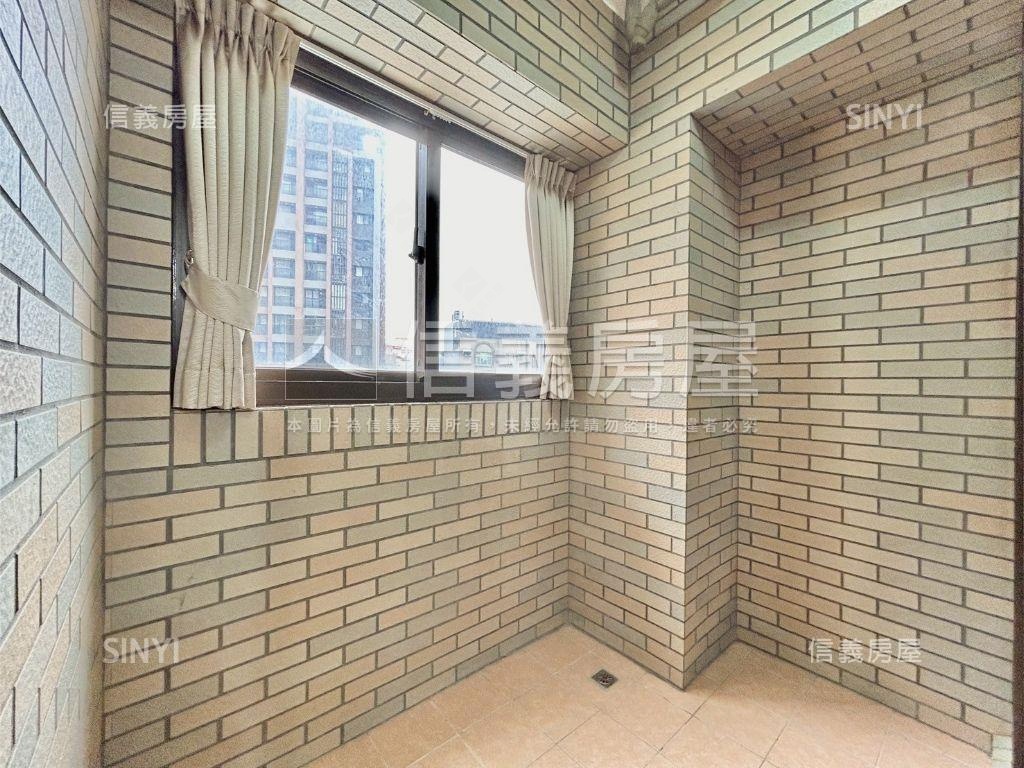 自由大道美兩房車位房屋室內格局與周邊環境