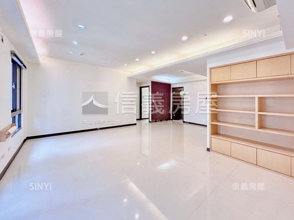 Ｕ未來家樂福商圈兩房車位房屋室內格局與周邊環境