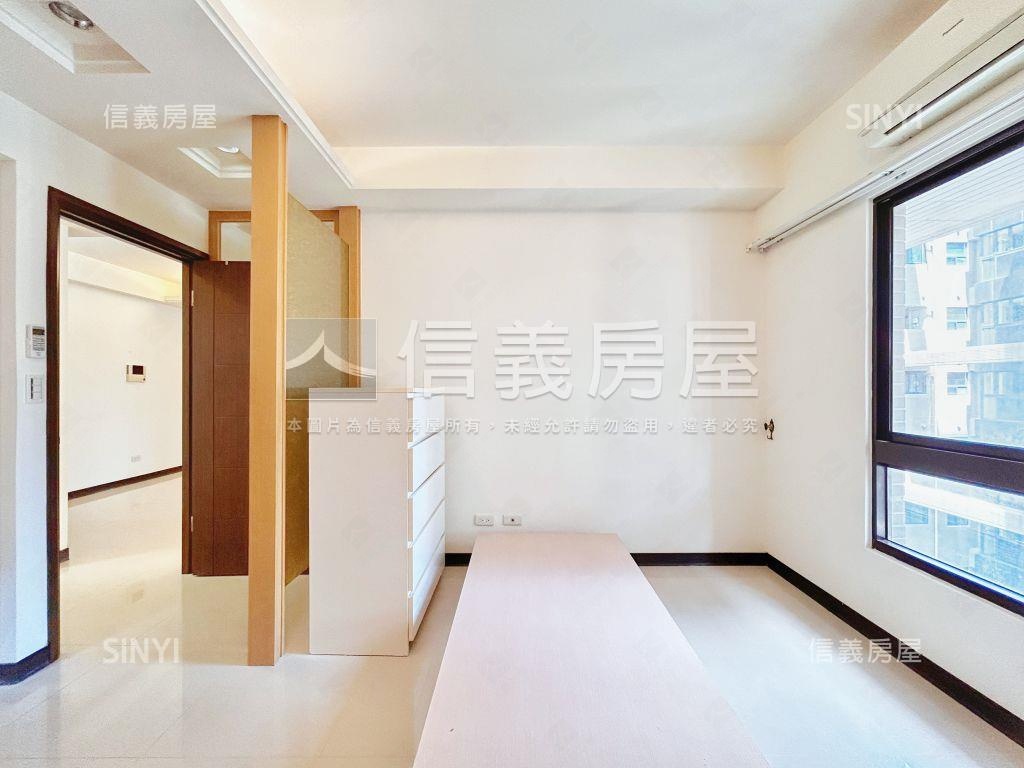 Ｕ未來家樂福商圈兩房車位房屋室內格局與周邊環境