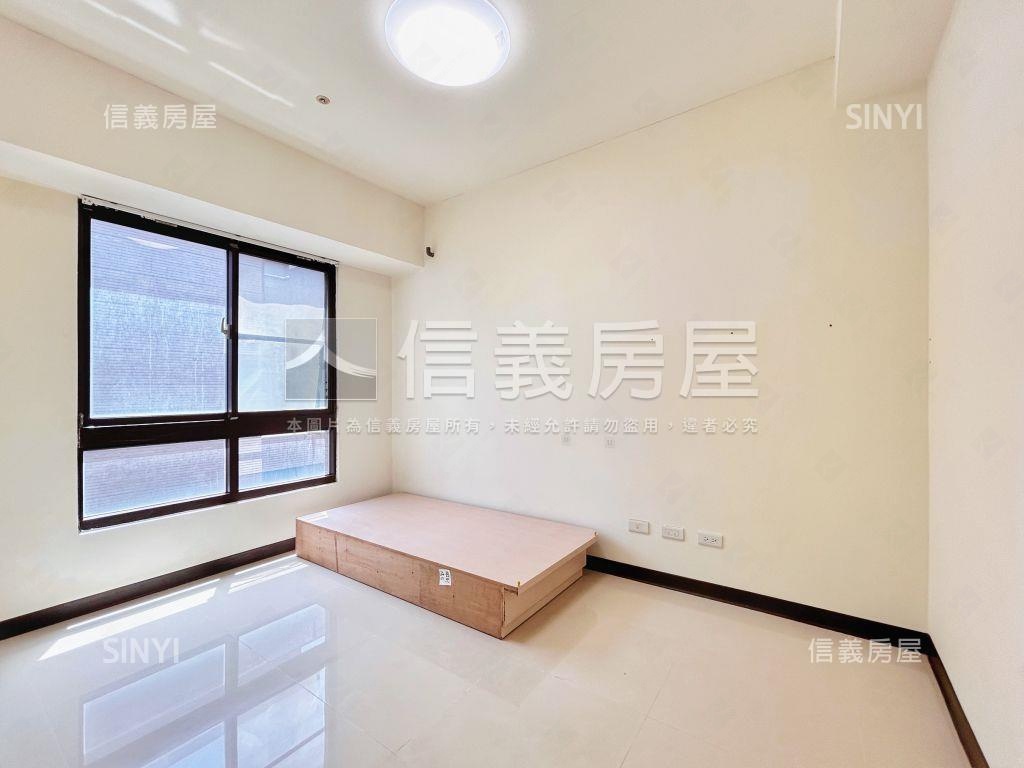 Ｕ未來家樂福商圈兩房車位房屋室內格局與周邊環境