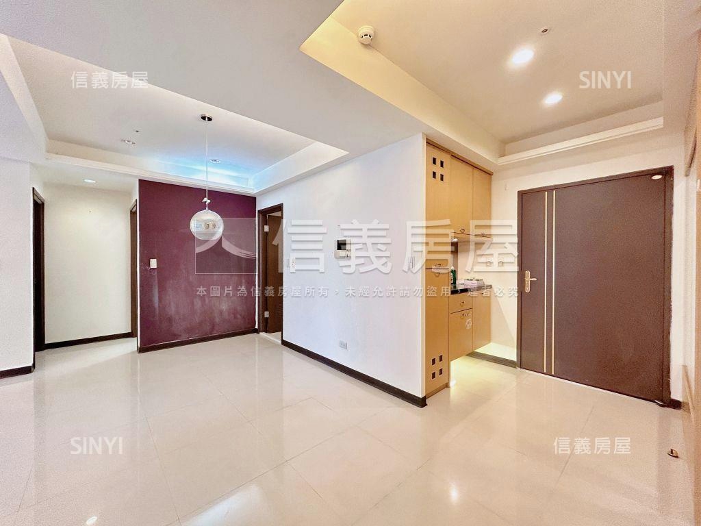 Ｕ未來家樂福商圈兩房車位房屋室內格局與周邊環境