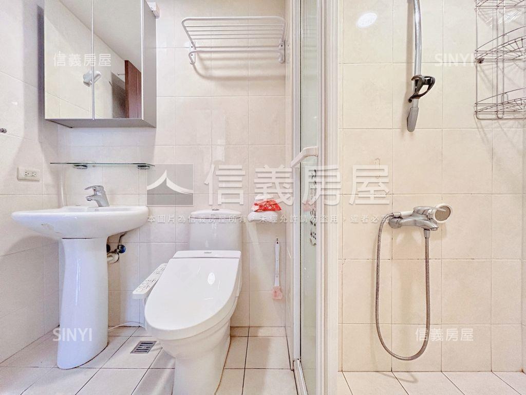 Ｕ未來家樂福商圈兩房車位房屋室內格局與周邊環境