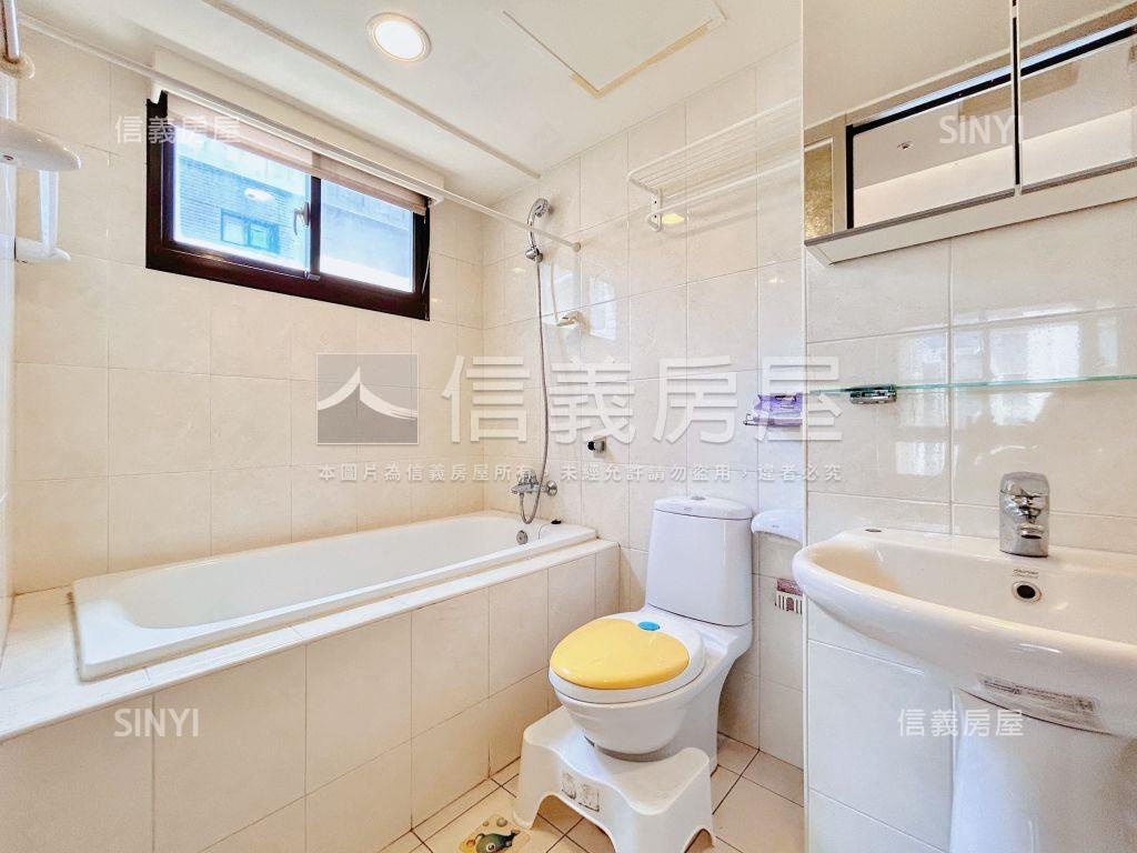 Ｕ未來家樂福商圈兩房車位房屋室內格局與周邊環境