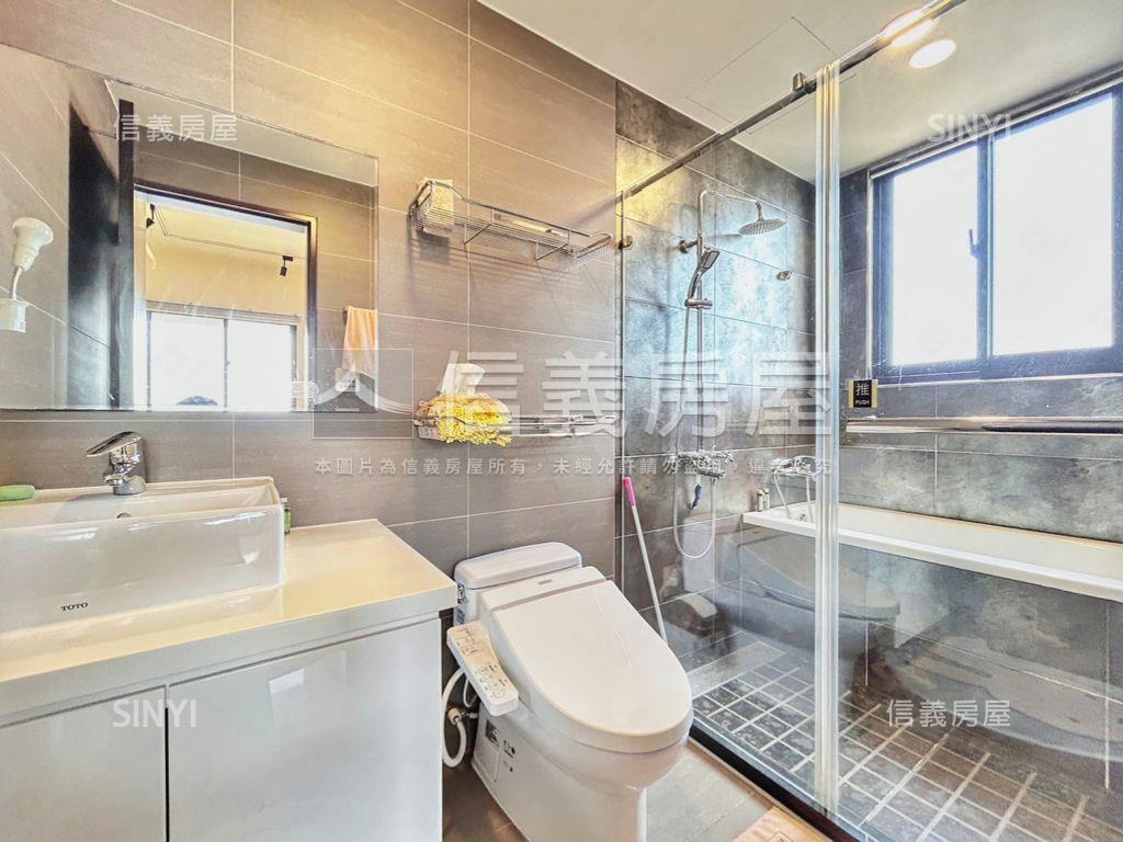 Ｕ未來家樂福商圈兩房車位房屋室內格局與周邊環境