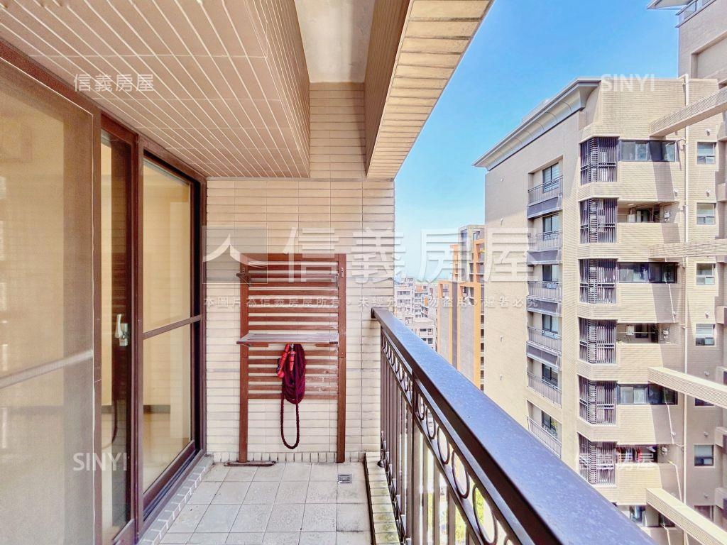 Ｕ未來家樂福商圈兩房車位房屋室內格局與周邊環境