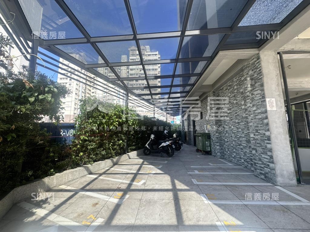 巨蛋角窗整棟電梯收租房屋室內格局與周邊環境