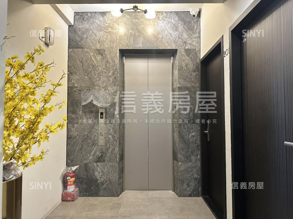 巨蛋角窗整棟電梯收租房屋室內格局與周邊環境
