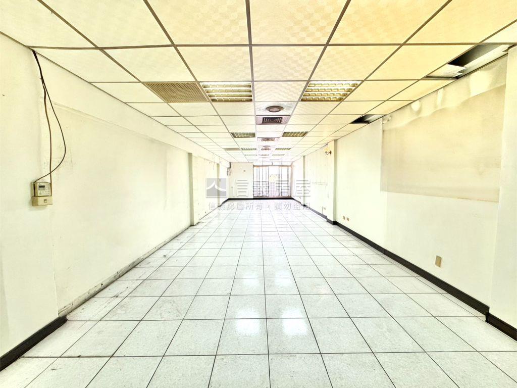 騎樓式４Ｆ店住房屋室內格局與周邊環境