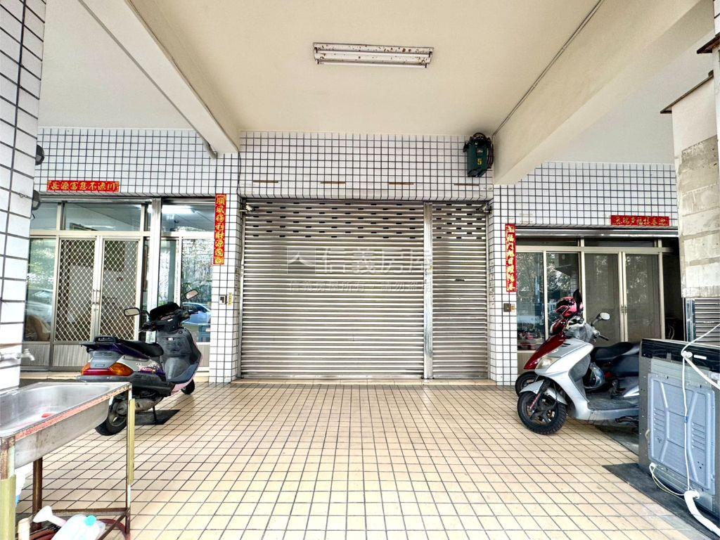 騎樓式４Ｆ店住房屋室內格局與周邊環境