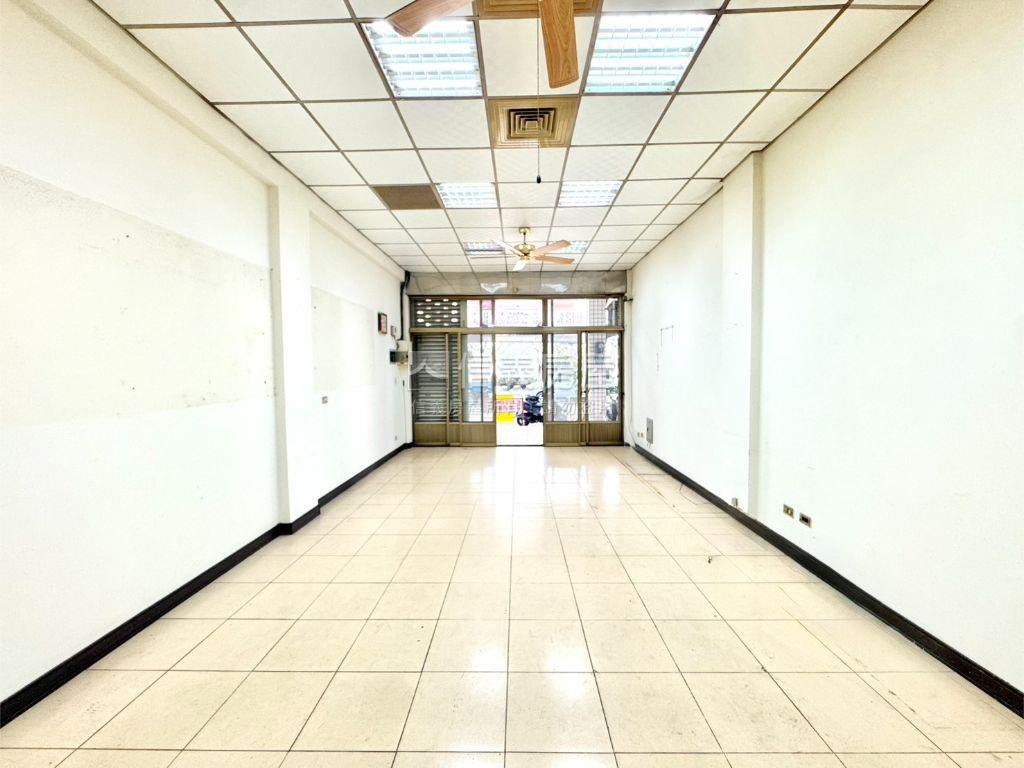 騎樓式４Ｆ店住房屋室內格局與周邊環境