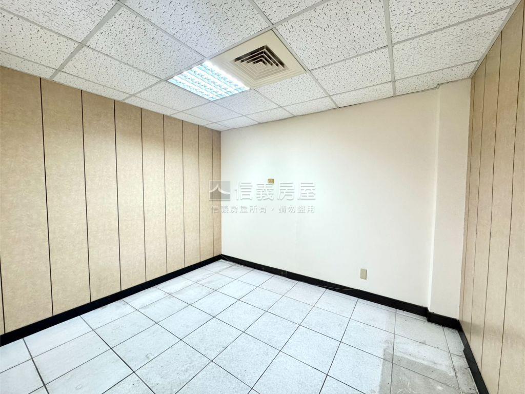 騎樓式４Ｆ店住房屋室內格局與周邊環境