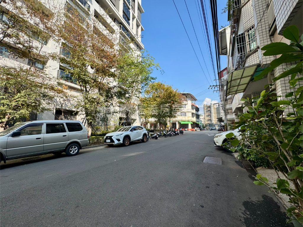 騎樓式４Ｆ店住房屋室內格局與周邊環境