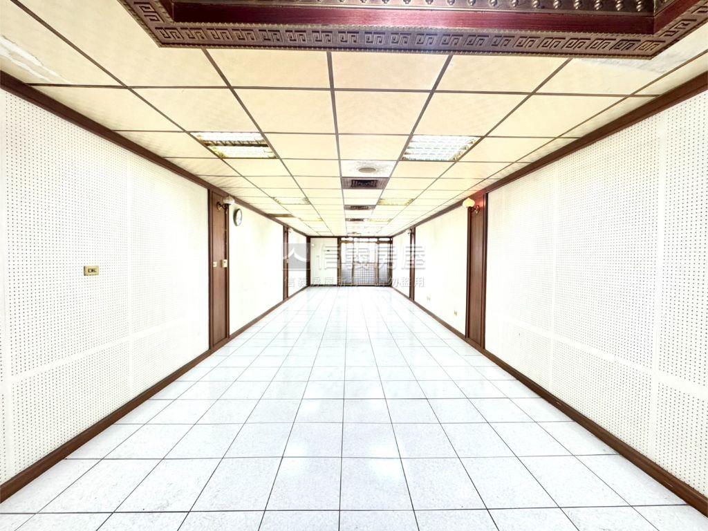 騎樓式４Ｆ店住房屋室內格局與周邊環境