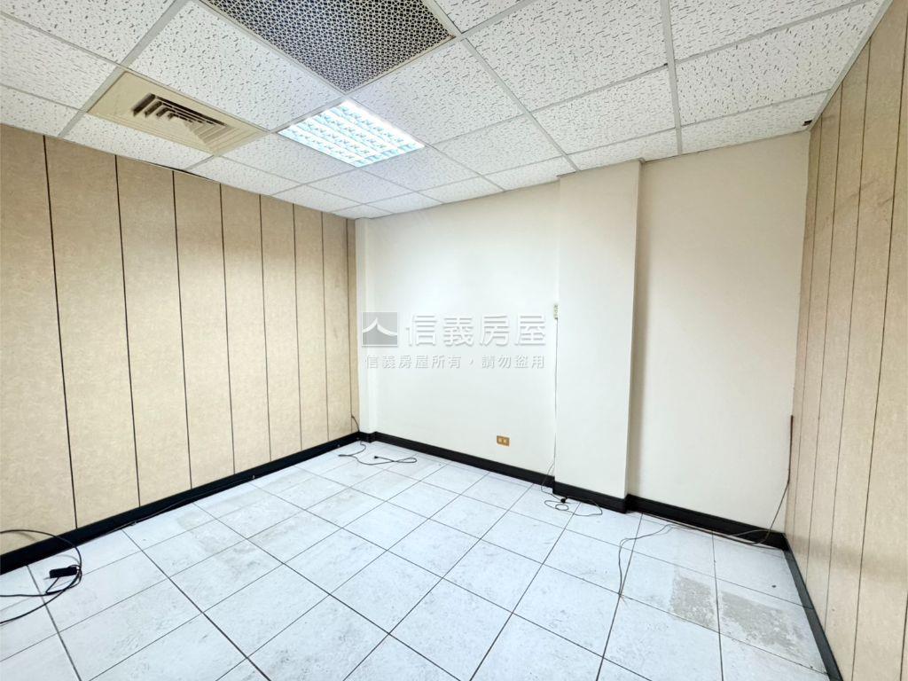 騎樓式４Ｆ店住房屋室內格局與周邊環境