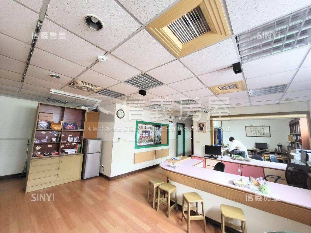 近美術館全棟霸氣收租角窗房屋室內格局與周邊環境