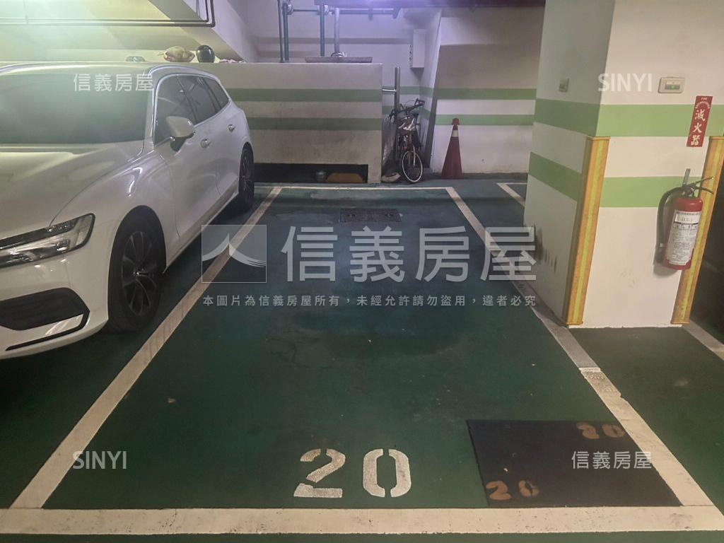 頂溪捷運２房坡平車位房屋室內格局與周邊環境