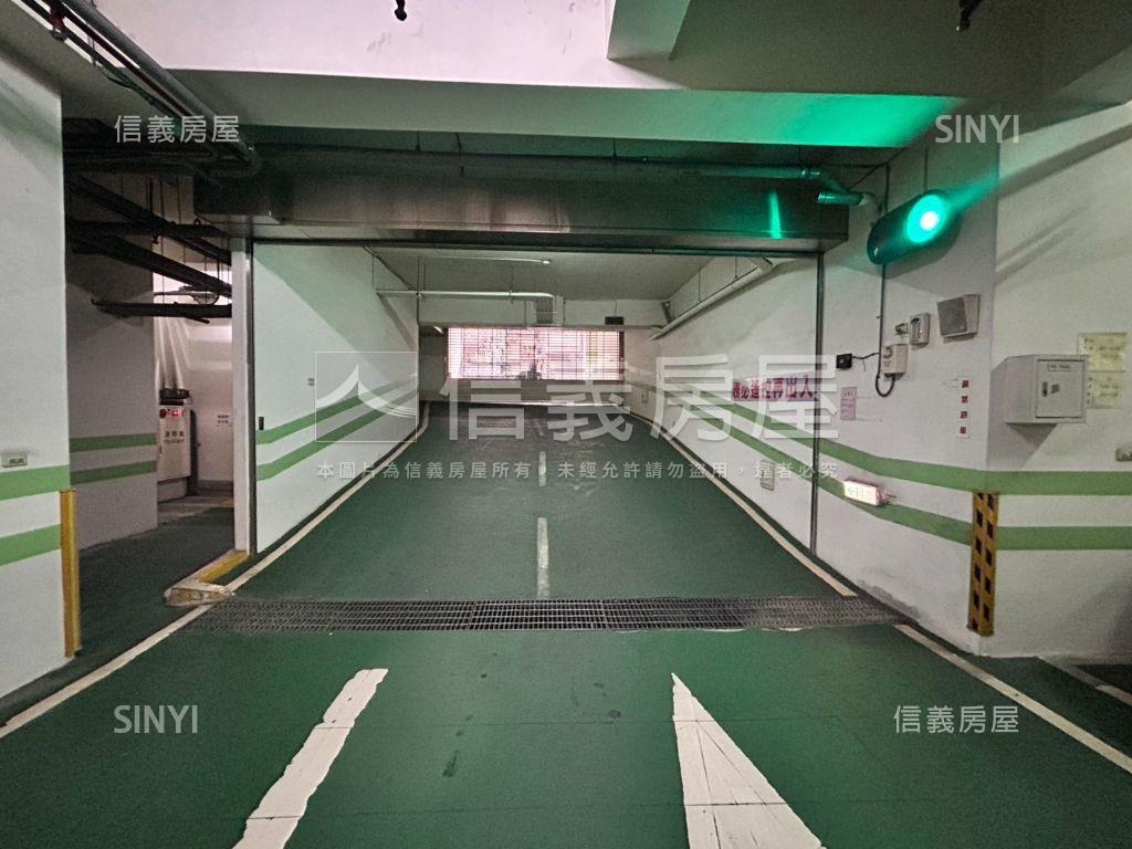 頂溪捷運２房坡平車位房屋室內格局與周邊環境