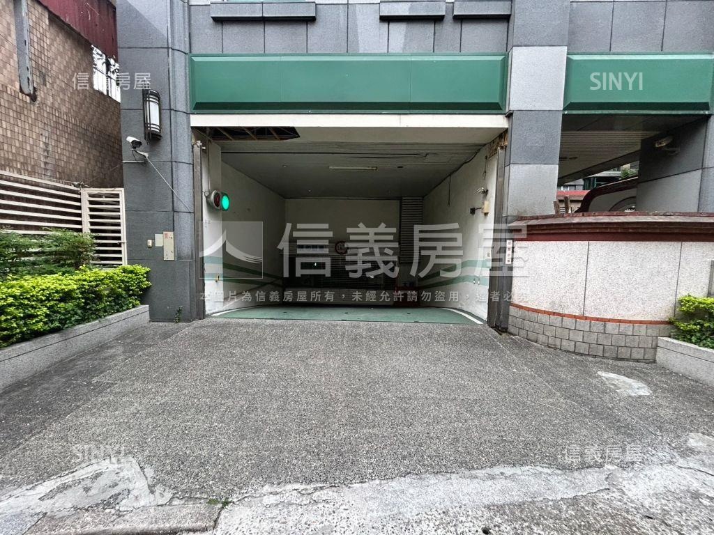 頂溪捷運２房坡平車位房屋室內格局與周邊環境