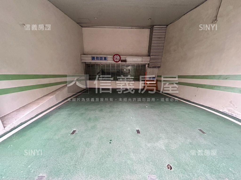 頂溪捷運２房坡平車位房屋室內格局與周邊環境