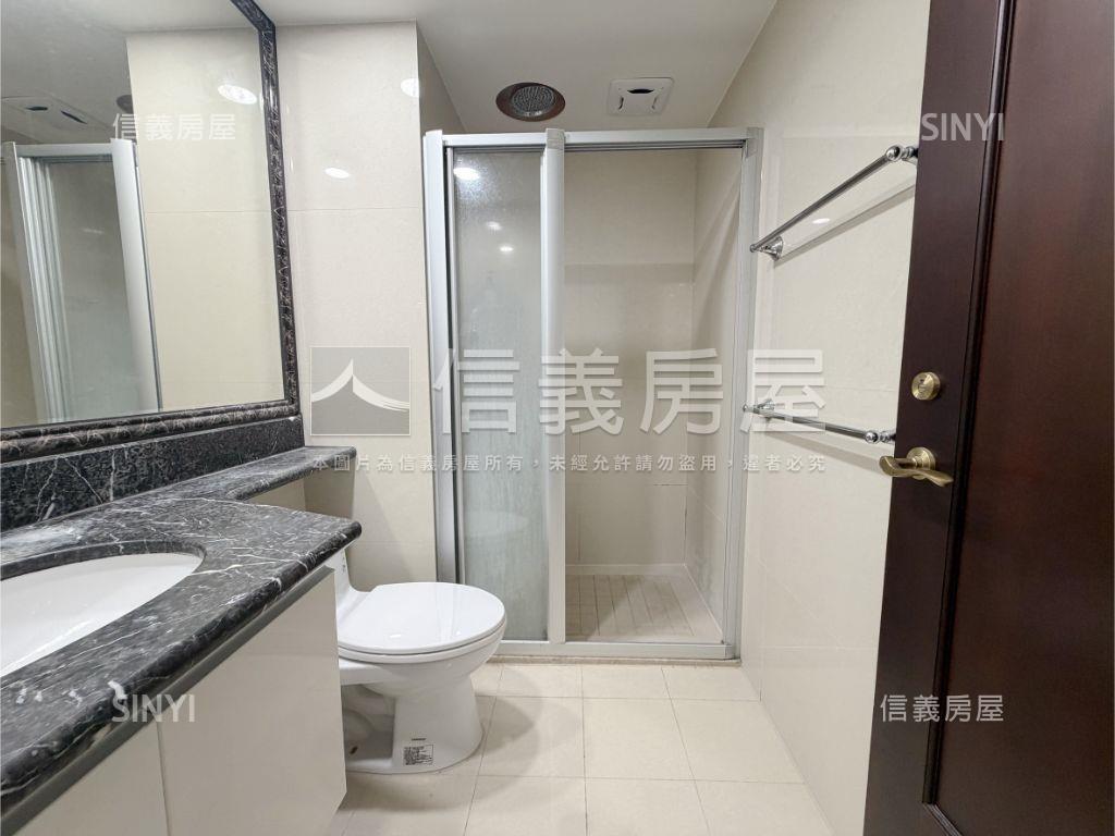 專任‧畫世紀裝潢美二房房屋室內格局與周邊環境