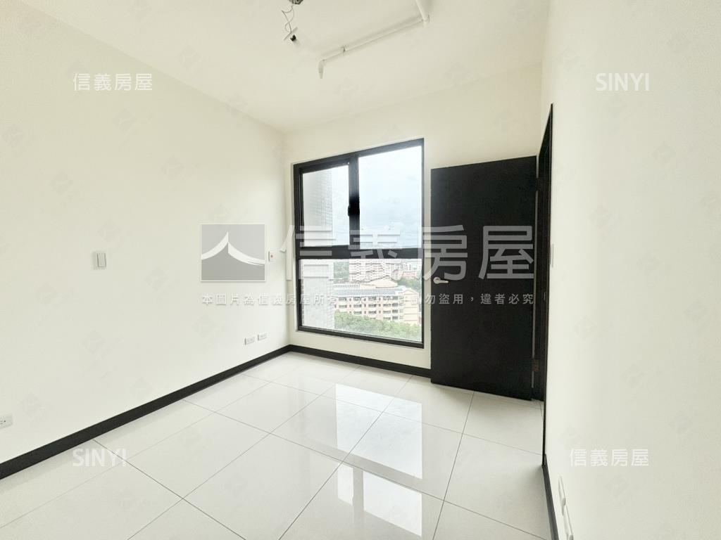 近未來捷運成家兩房車位房屋室內格局與周邊環境