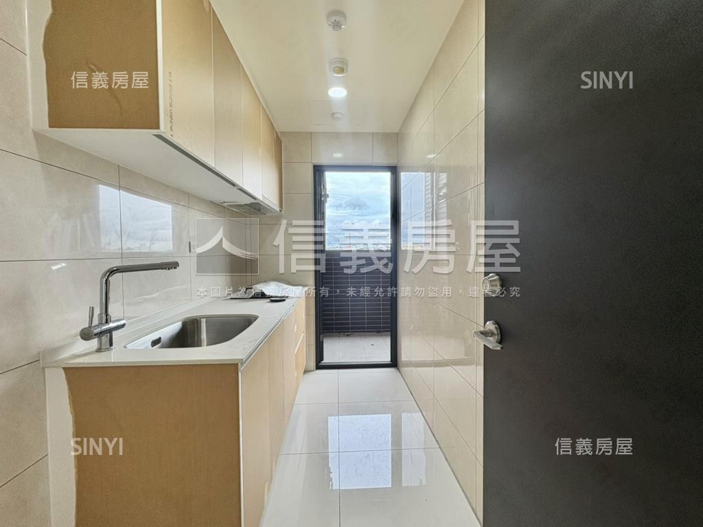 近未來捷運成家兩房車位房屋室內格局與周邊環境