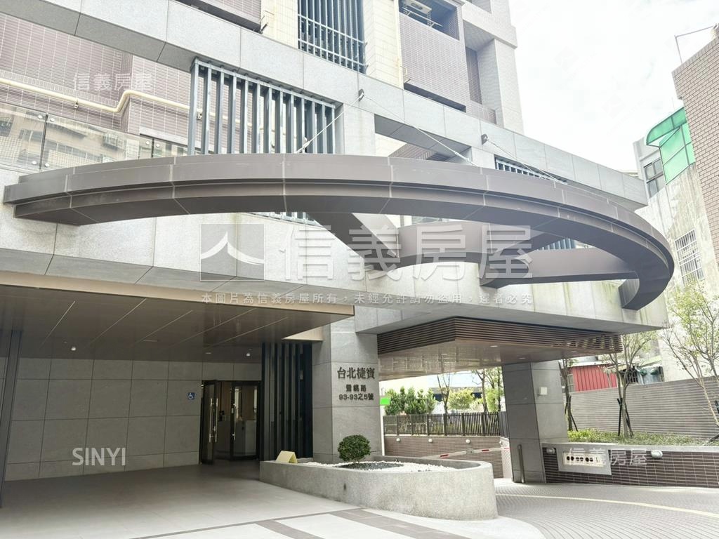 近未來捷運成家兩房車位房屋室內格局與周邊環境