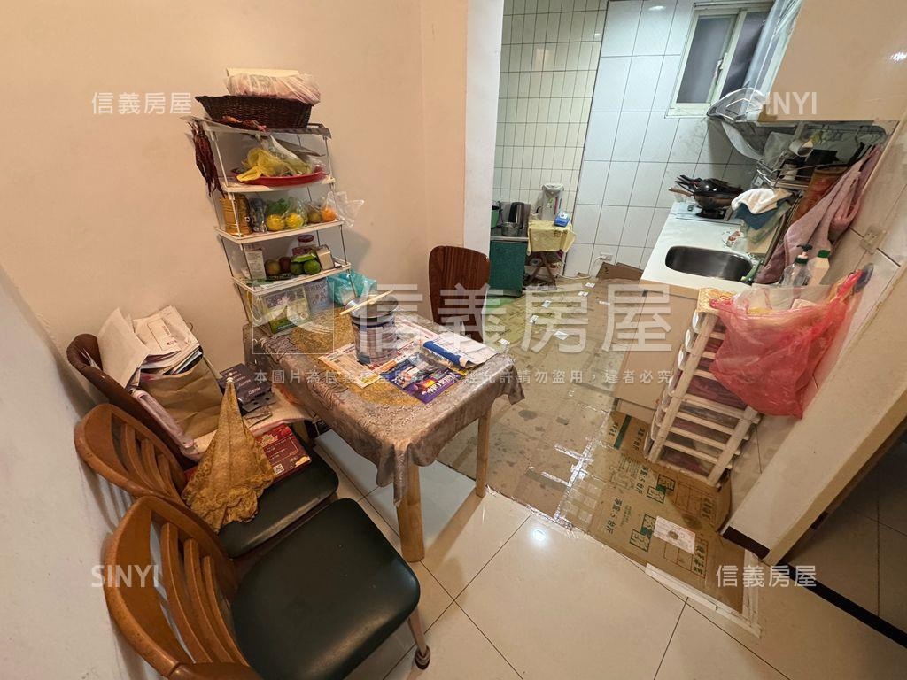 近捷運雙套房大空間一樓房屋室內格局與周邊環境