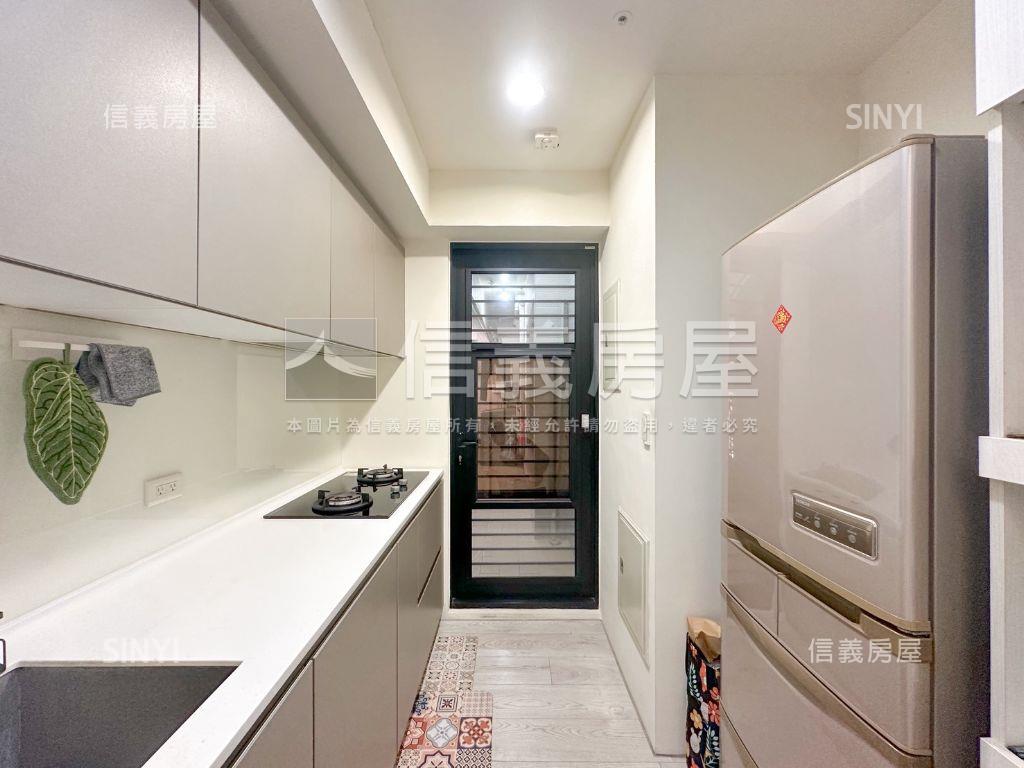 巨蛋核心次高朝北三房車位房屋室內格局與周邊環境