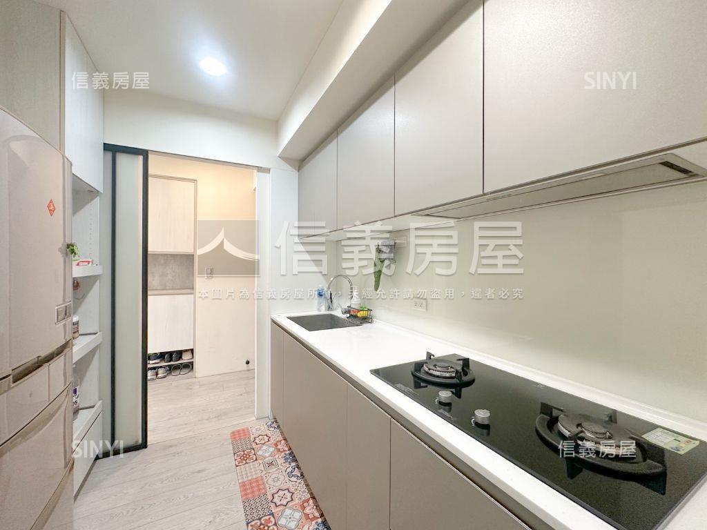 巨蛋核心次高朝北三房車位房屋室內格局與周邊環境