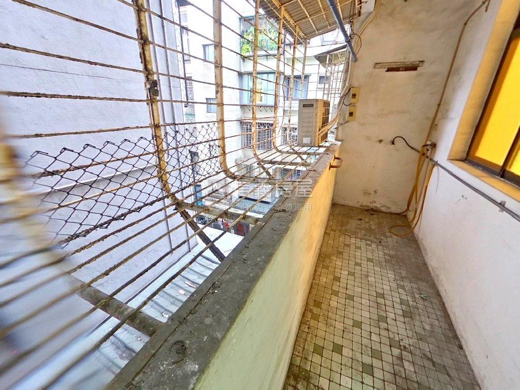 捷運邊間方正公寓房屋室內格局與周邊環境