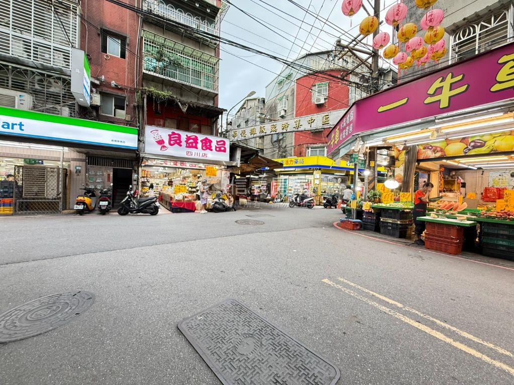 捷運邊間方正公寓房屋室內格局與周邊環境