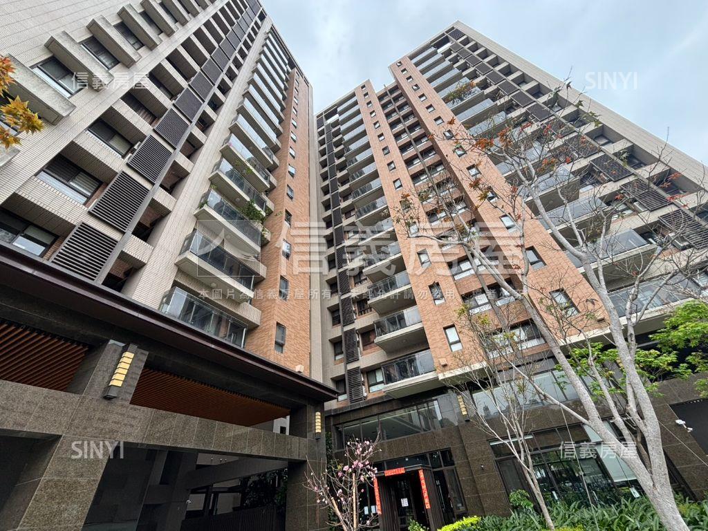 高工商圈黃金收租店面Ａ房屋室內格局與周邊環境