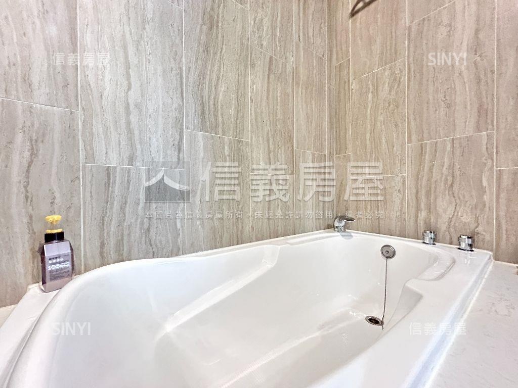 西屯文華悅●裝潢平面車位房屋室內格局與周邊環境