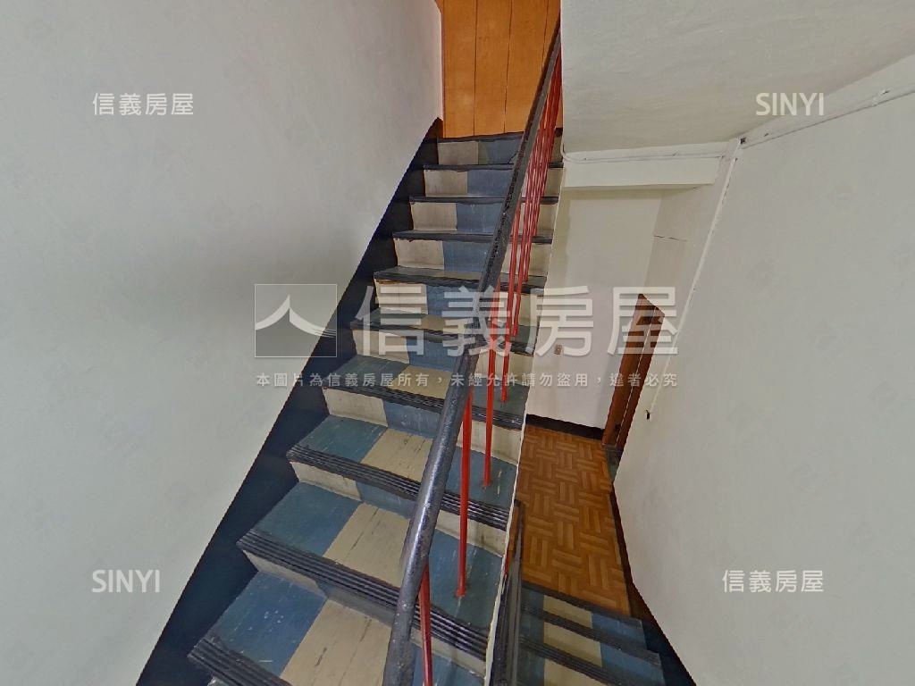 大里一期臨路透天房屋室內格局與周邊環境