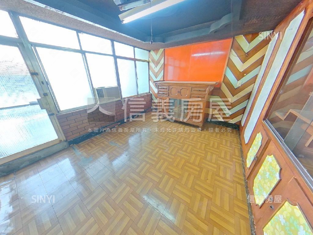 大里一期臨路透天房屋室內格局與周邊環境